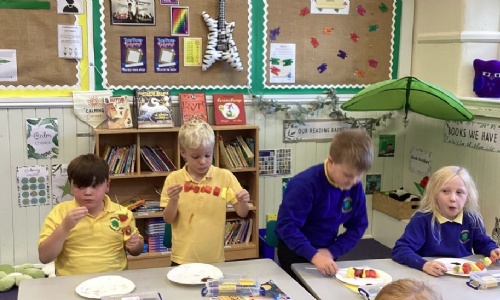 Making fruit skewers in Year 3!